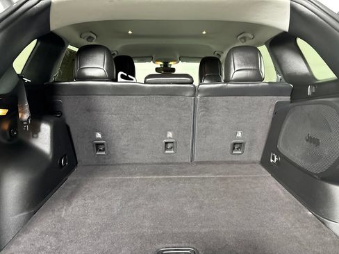 Used 2019 Jeep Cherokee Limited FWD image 23