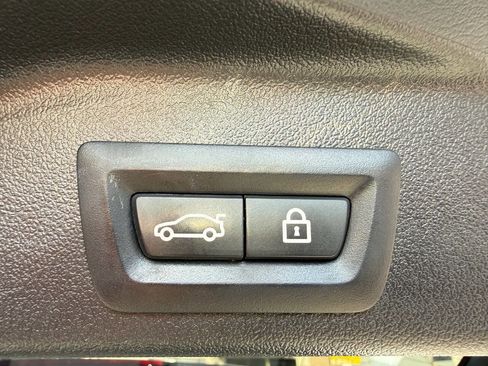 Used 2022 BMW X5 sDrive40i w/ M Sport Package RWD image 96
