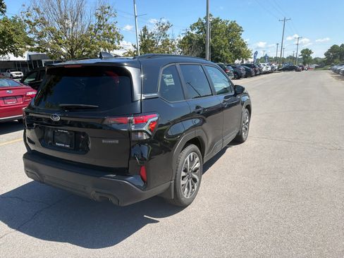 Used 2025 Subaru Forester Touring AWD/4WD image 8