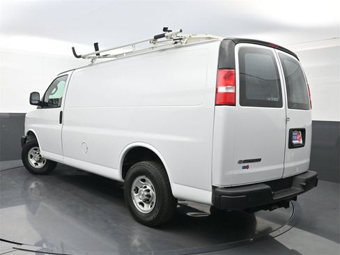 Used 2020 Chevrolet Express 2500 w/ Driver Convenience Package image 17