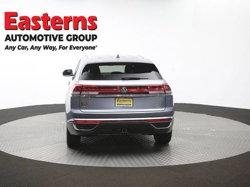 Used 2024 Volkswagen Atlas Cross Sport SE FWD image 33