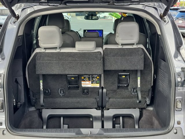 Used 2025 Toyota Sienna XLE FWD image 11
