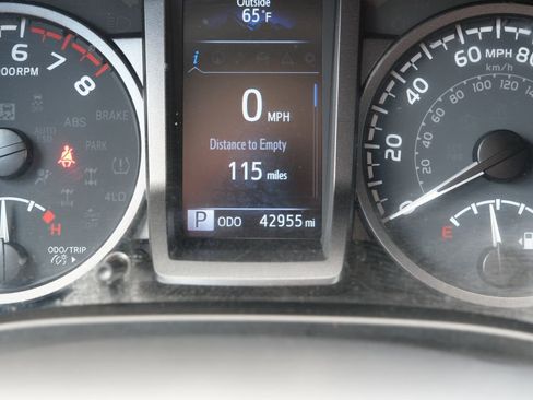 Used 2023 Toyota Tacoma TRD Sport AWD/4WD image 4