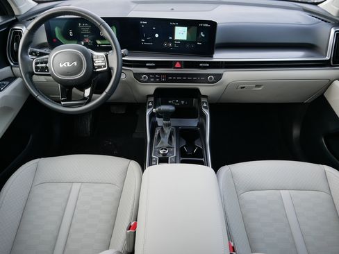 Certified 2025 Kia Sorento S image 10