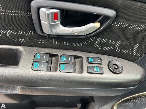 Used 2013 Kia Soul + w/ Audio Pkg FWD image 9