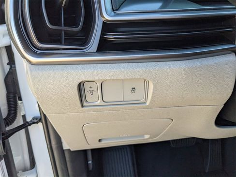 Certified 2025 Kia Sorento S w/ Panoramic Sunroof Package image 28