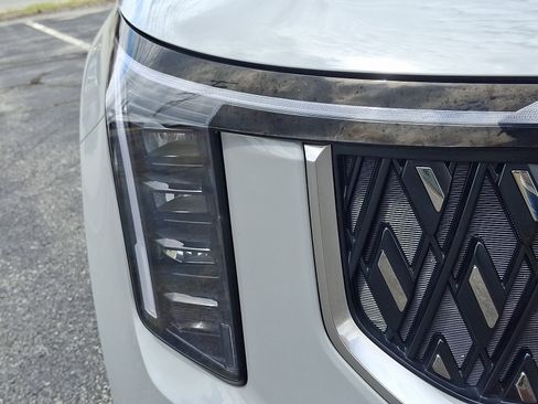 Used 2025 Kia Carnival EX FWD image 9