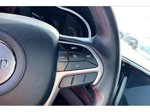 Used 2022 Jeep Grand Cherokee Laredo X AWD/4WD image 12