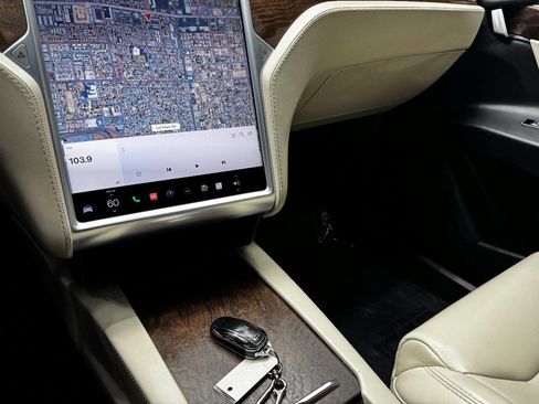 Used 2017 Tesla Model X 75D image 24