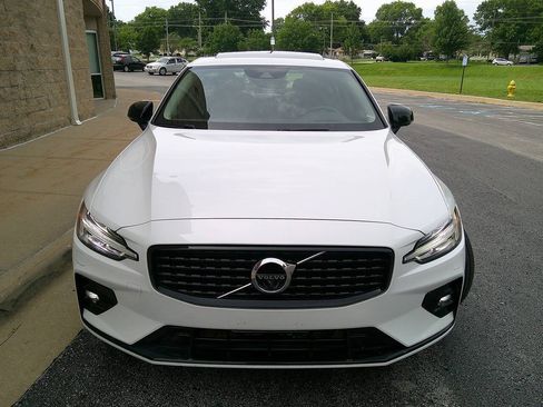 Used 2022 Volvo S60 B5 Momentum AWD/4WD image 3