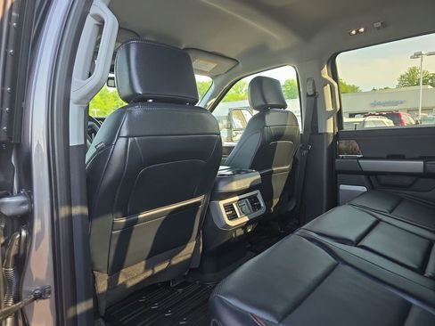 Used 2024 Ford F250 Lariat w/ Sport Appearance Package AWD/4WD image 18