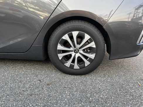 Used 2020 Toyota Prius Prime XLE image 33