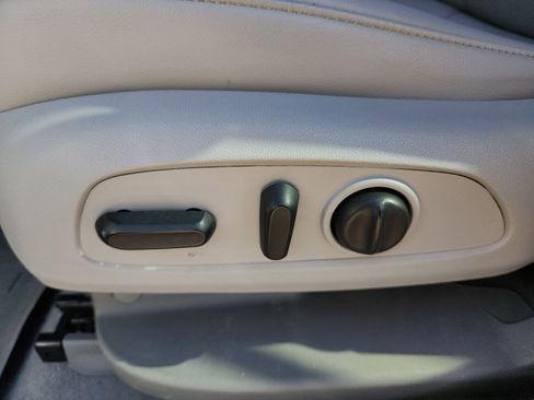 Used 2022 GMC Acadia SLT w/ Technology Package image 15