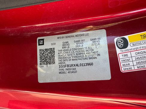 Used 2020 Chevrolet Camaro LT RWD image 16