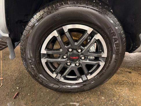 Used 2025 Toyota Tacoma TRD Sport w/ TRD Sport Upgrade Package image 31