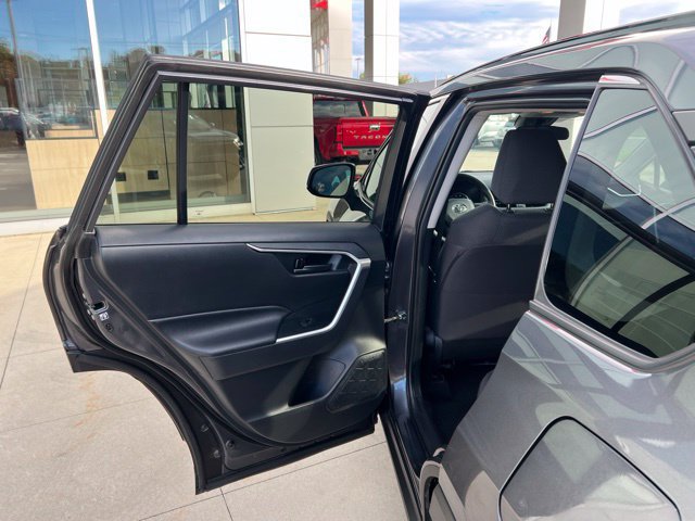 Used 2019 Toyota RAV4 LE w/ All Weather Liner Package AWD/4WD image 28