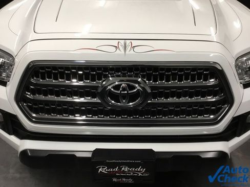 Used 2016 Toyota Tacoma TRD Off-Road w/ Premium & Technology Package image 22