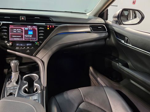 Used 2020 Toyota Camry XSE image 11