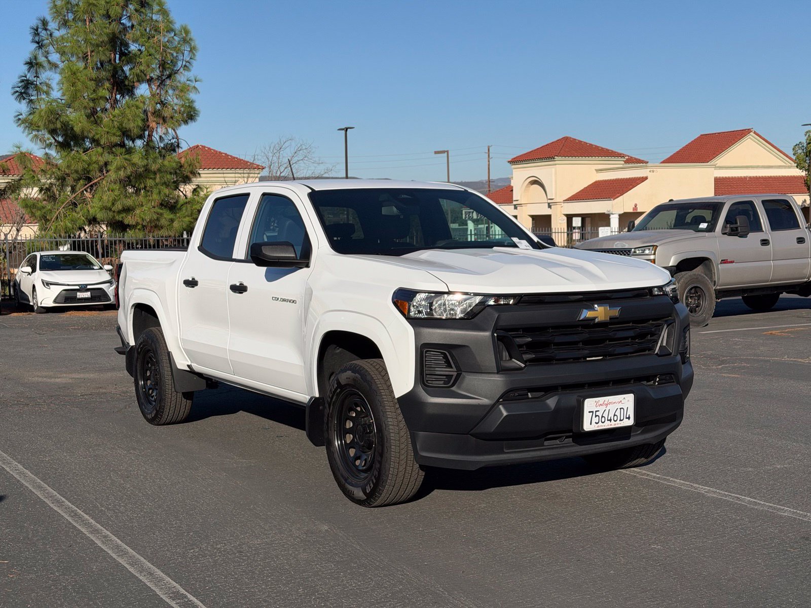 Used 2024 Chevrolet Colorado W/T RWD image 2