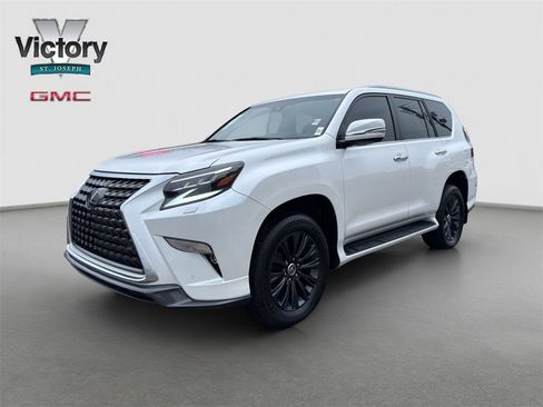 Used 2023 Lexus GX 460 Premium w/ Accessory Package image 3