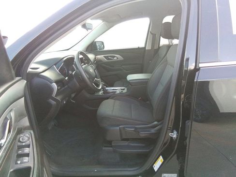 Used 2021 Chevrolet Traverse LS image 9