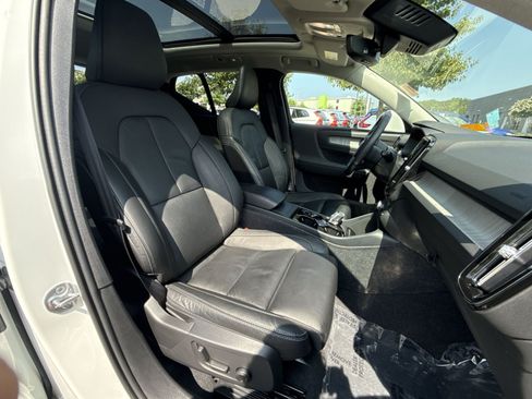 Certified 2023 Volvo XC40 B5 Plus w/ Protection Package Premier AWD/4WD image 36