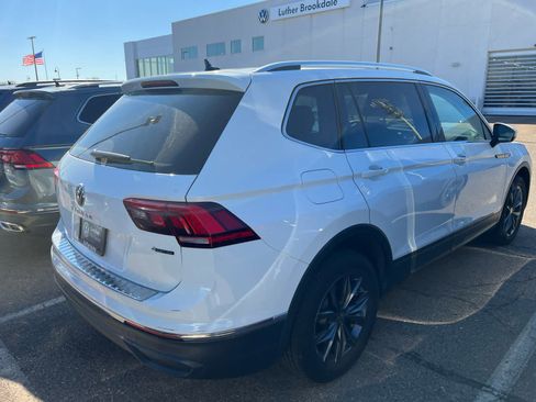 Used 2022 Volkswagen Tiguan SE w/ Panoramic Sunroof Package AWD/4WD image 4