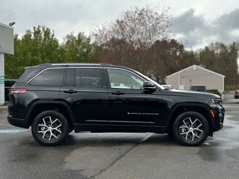Used 2023 Jeep Grand Cherokee Limited AWD/4WD image 7
