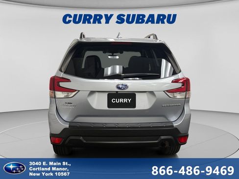 Used 2021 Subaru Forester Premium image 4