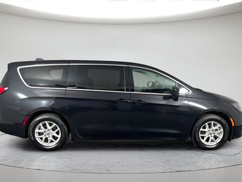 Used 2023 Chrysler Voyager LX FWD image 2