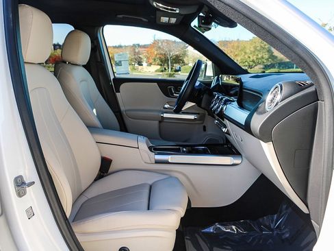 Certified 2025 Mercedes-Benz GLB 250 4MATIC image 17