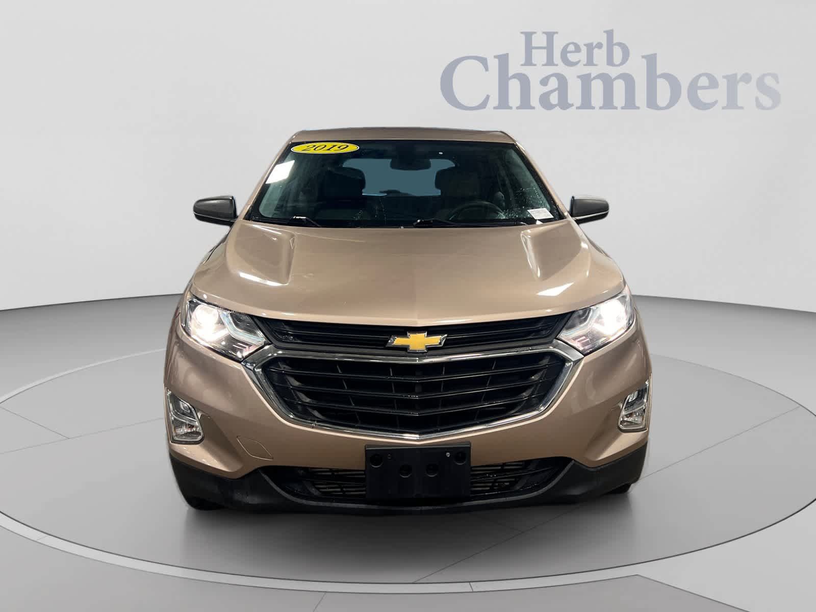 Used 2019 Chevrolet Equinox LS AWD/4WD image 2