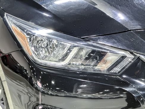 Used 2020 Nissan Versa SV image 10