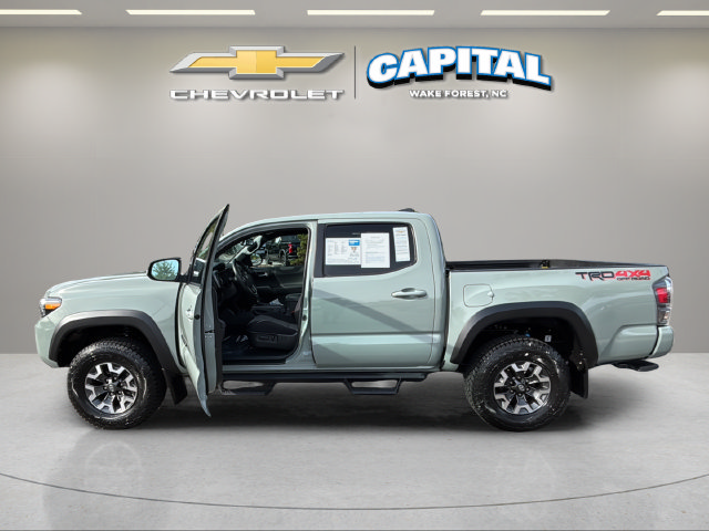 Used 2022 Toyota Tacoma TRD Off-Road w/ Technology Package AWD/4WD image 2