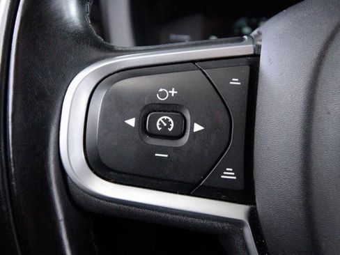 Used 2019 Volvo XC60 T5 Momentum w/ Premium Package image 19