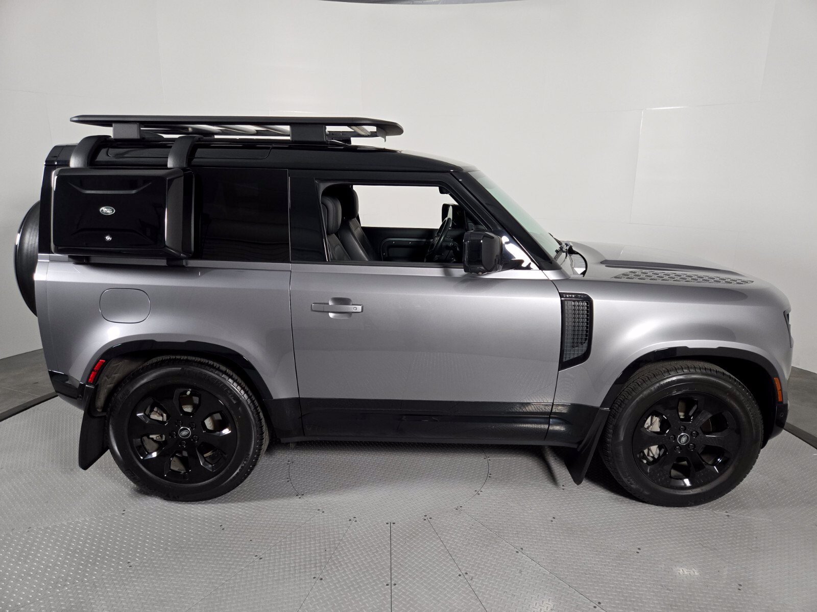 Used 2023 Land Rover Defender 90 X-Dynamic SE AWD/4WD image 6