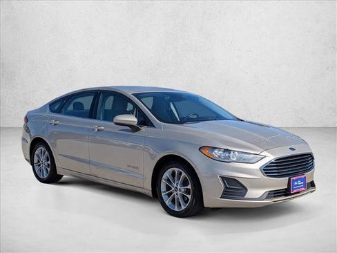 Used 2019 Ford Fusion SE FWD image 3