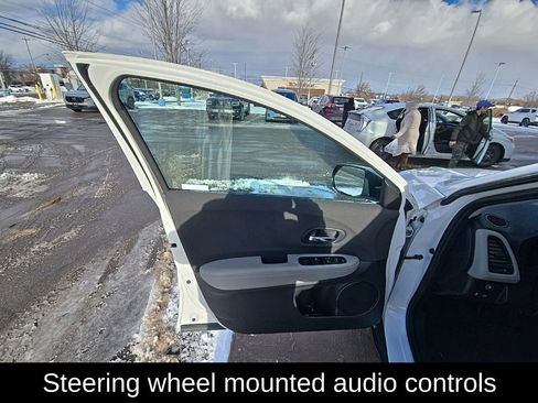 Used 2021 Honda HR-V LX image 13