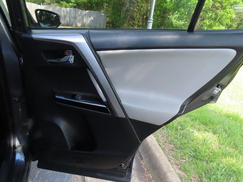 Used 2018 Toyota RAV4 Limited w/ Advanced Technology Package image 21