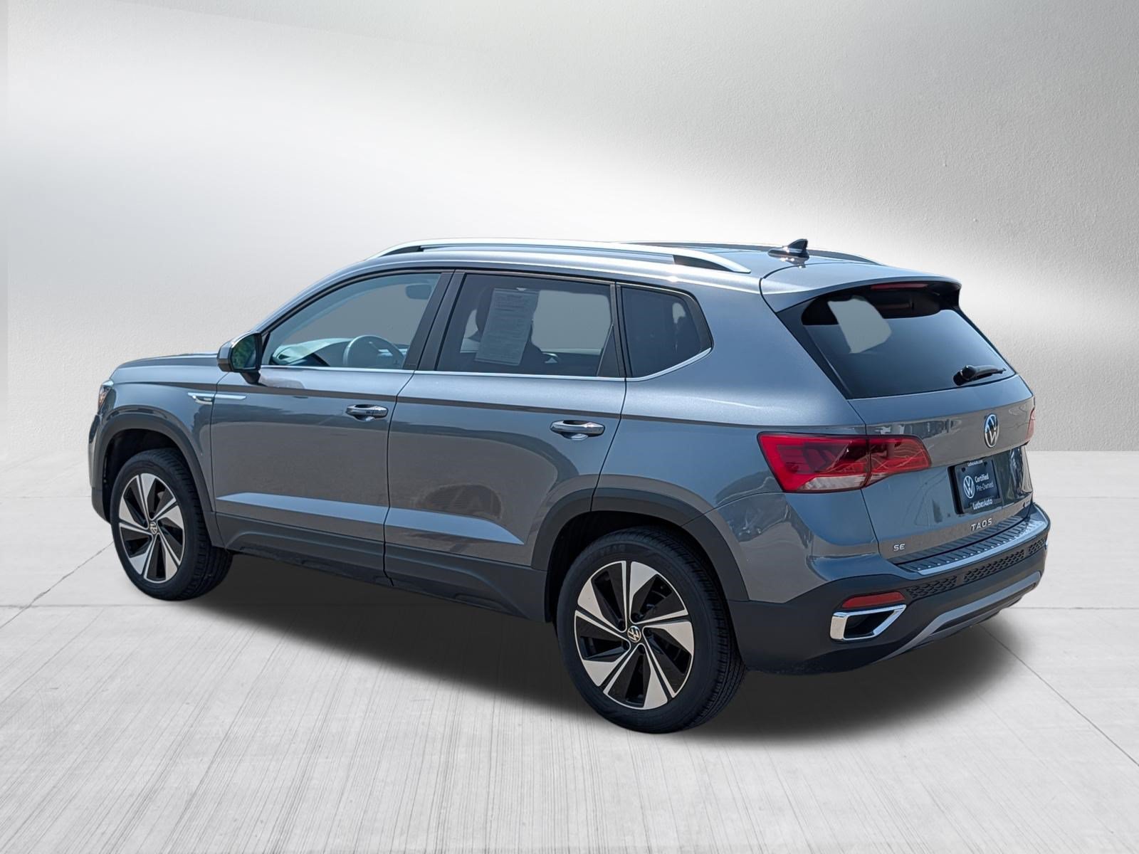 Used 2023 Volkswagen Taos SE w/ Panoramic Sunroof Package AWD/4WD image 5