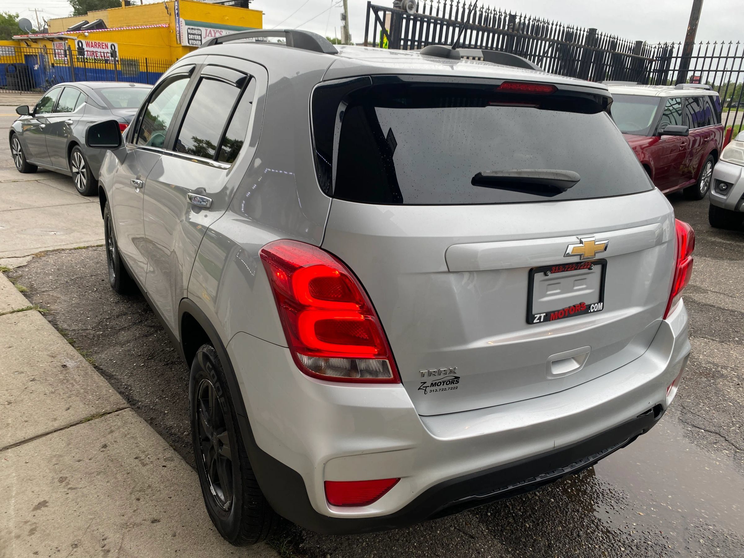 Used 2017 Chevrolet Trax LT w/ LT Convenience Package AWD/4WD image 2
