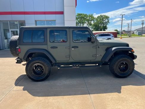 Used 2018 Jeep Wrangler Unlimited Sport S AWD/4WD image 6