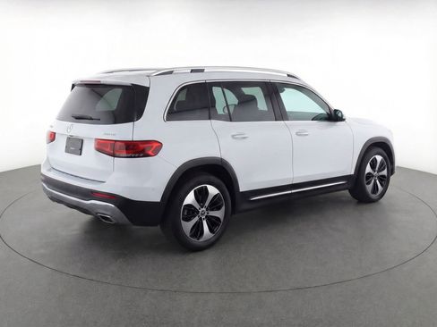 Used 2025 Mercedes-Benz GLB 250 4MATIC image 9