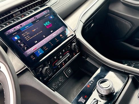 Used 2024 Jeep Grand Cherokee L Limited w/ Luxury Tech Group II image 28