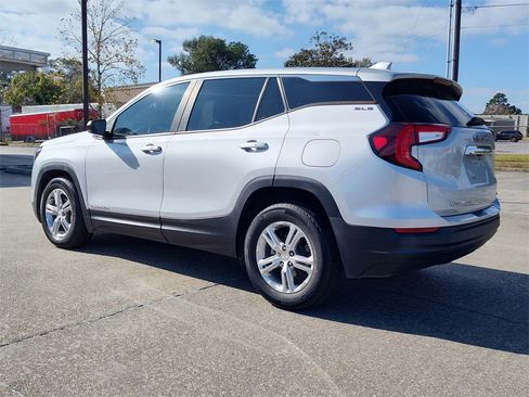 Used 2022 GMC Terrain SLE image 6