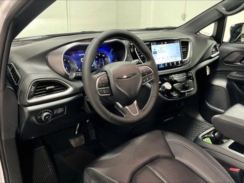 New 2026 Chrysler Pacifica Select image 20