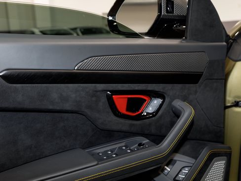 Used 2024 Lamborghini Urus Performante AWD/4WD image 47