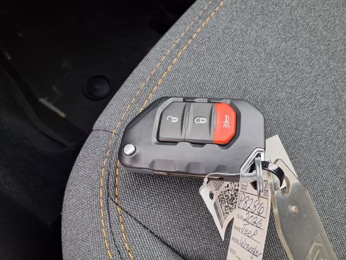 Used 2026 Jeep Wrangler Sport image 15