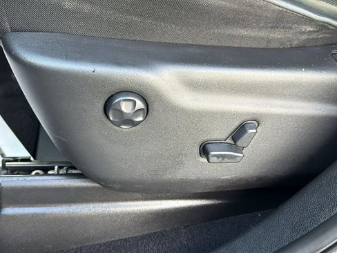 Used 2019 Jeep Grand Cherokee Overland image 13