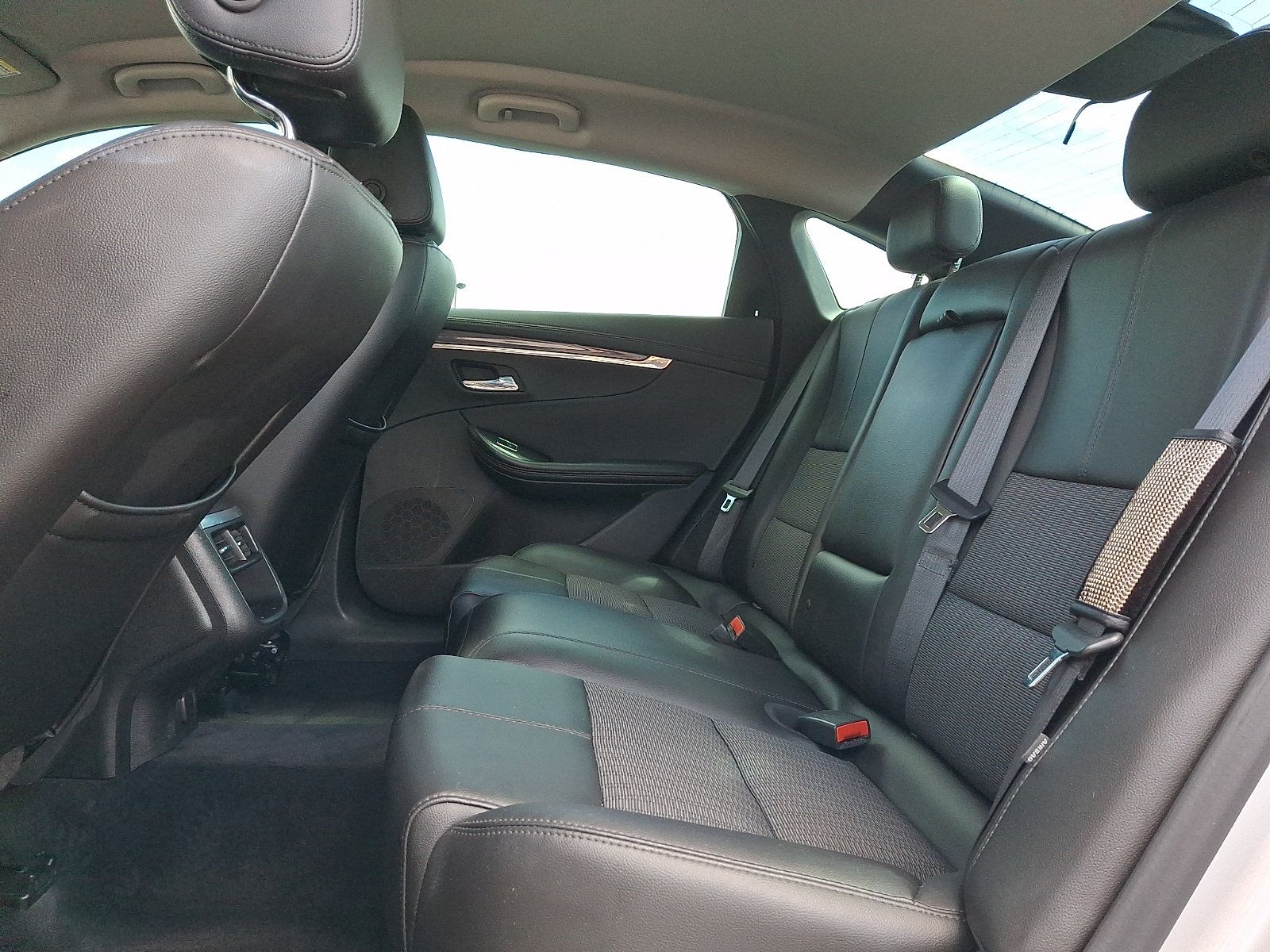 Used 2016 Chevrolet Impala LT FWD image 9
